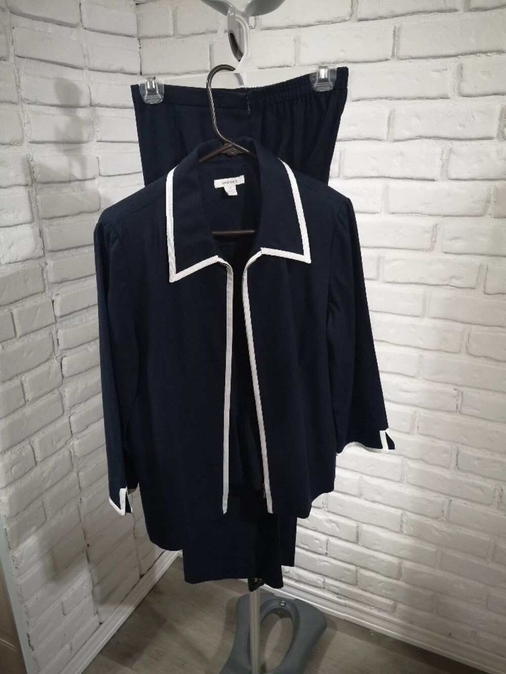 Dress Barn Ladies Size 12 Navy w/ White Trim 2 Piece Pant Suit Jacket & Pants